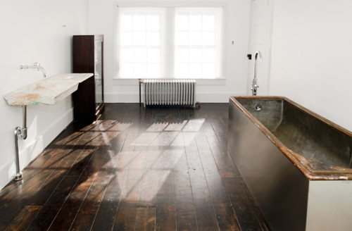 Floating Farmhouse Givone bathroom