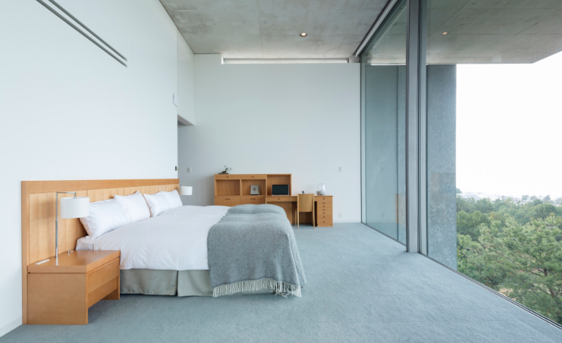  Minimalist Hotel Room with Simple Decor