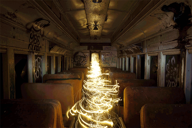 Train by Lucea Spinelli / Moving light paintings