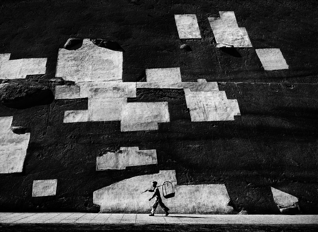 fan_ho_Hong_Kong_man_walking