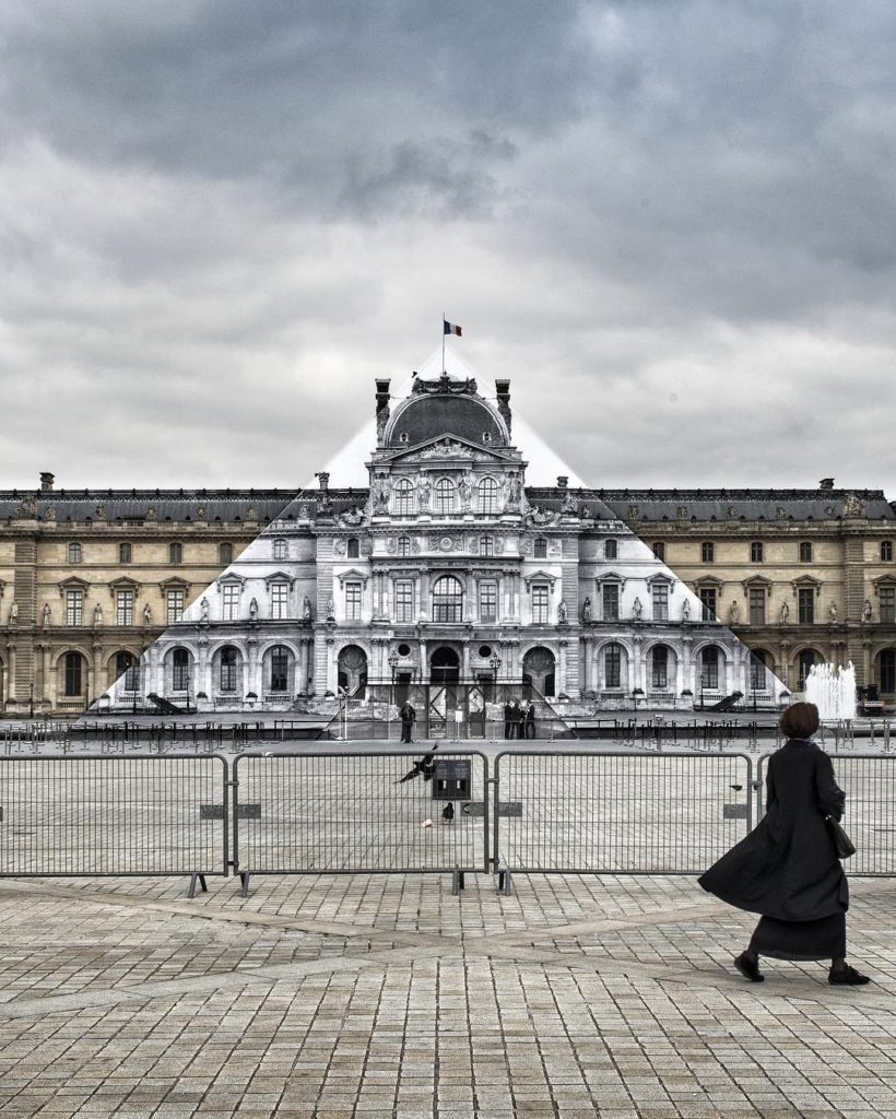 JR au Louvre -The pyramid