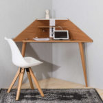 A clever corner desk